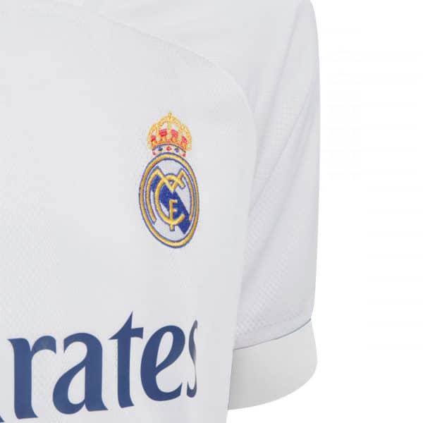 Camiseta Real Madrid 2020/2021 escudo